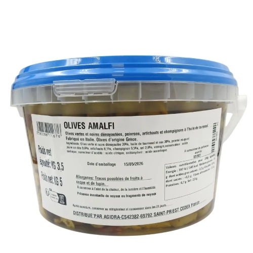 Olives vertes et noires dénoyautées avec légumes